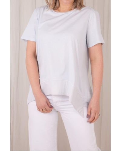 European Culture T-shirt à manches courtes avec retombée en bleu bébé - Blanc