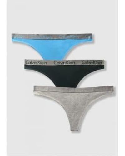 Calvin Klein Lot de 3 sous-vêtements strings à ban logo ton sur ton en gris hthr/bleu/vert