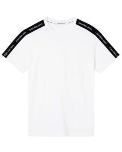 Calvin Klein T-shirt mit kontrastband an der schulter - Weiß