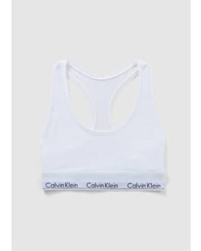 Calvin Klein Bralette morno algodón con espalda cruzada en blanco ropa interior |