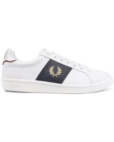 Fred Perry Sneakers bianche con pannello laterale in pelle - Blu