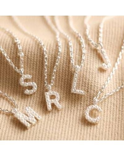 Lisa Angel Pequeño collar encanto inicial perla en plata - Neutro
