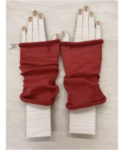 Ultimo 100% Fine Wrist Warmers In Red 9cm X 20cm
