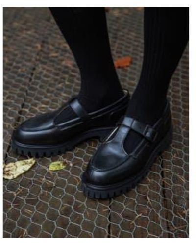 Beaumont Organic Zapato mary jane negro con hebilla ashford aw23