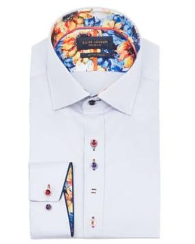 Guide London Couper une chemise à col avec une garniture tournesol contrastée - Bleu