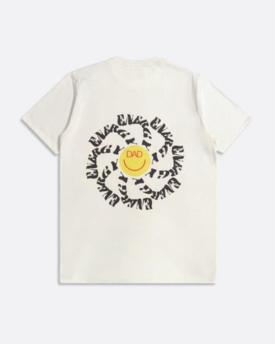 Far Afield Faxnfh007 camiseta con estampado gráfico Smiley Dad Energy en blanco