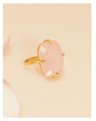 Une A Une Uno tiene un anillo piedra, cuarzo rosa - Neutro