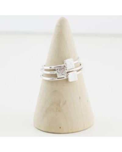 Lucy Kemp Mini anillo cuadrado plata esterlina hecho a mano - Neutro