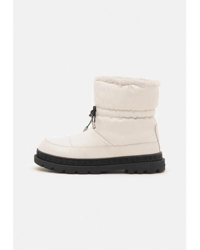COACH Chalk Kailee Nylon Snow Boots - Bianco