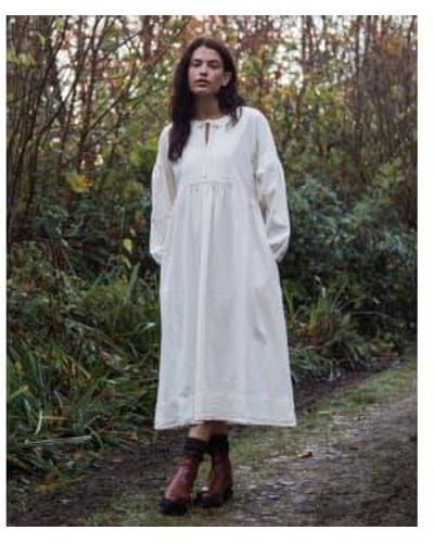 Beaumont Organic Robe en lin en coton en érable aw23 en blanc off - Vert