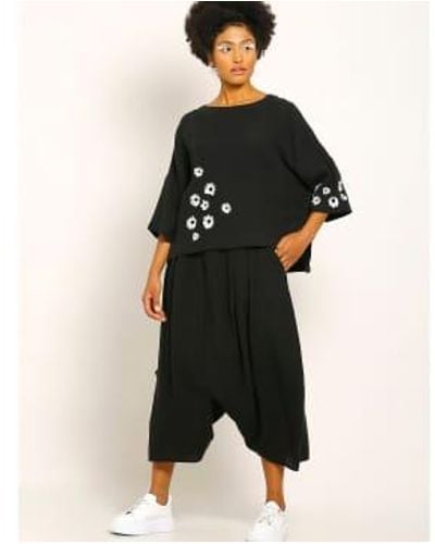 New Arrivals Bize Linen Top With White Daisies - Black