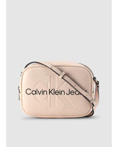 Calvin Klein Womens Sculpted Camera Bag With Contrast Logo In Ballet - Neutro