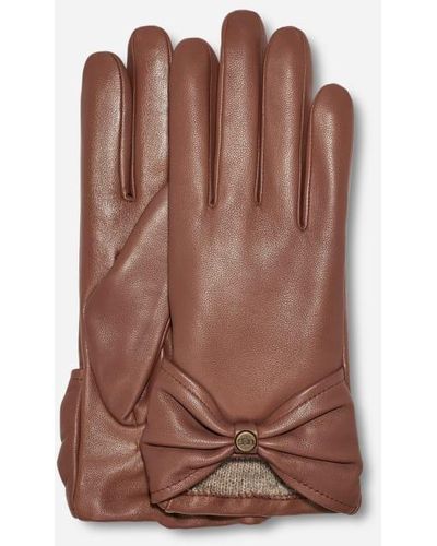 UGG ® Classic Leather Tech Glove - Brown