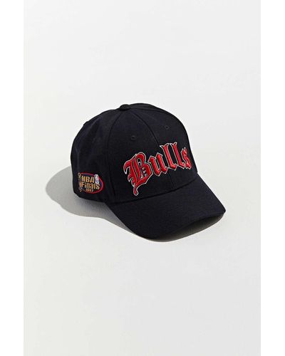 Mitchell & Ness Old English Chicago Bulls Snapback Hat - Multicolour