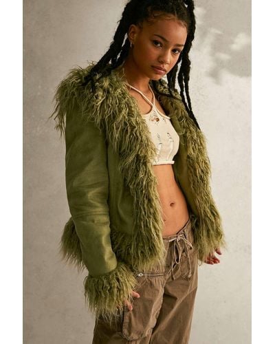 Urban Outfitters Uo - jacke im y2k-stil mit kunstfellbesatz - Grün