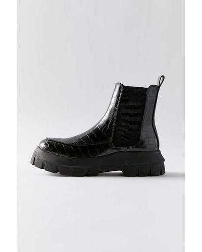 Urban Outfitters Uo Eden Chelsea Boot - Black