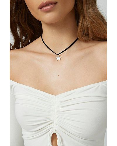 Urban Outfitters Delicate Hammered Wrap Choker Necklace - Natural