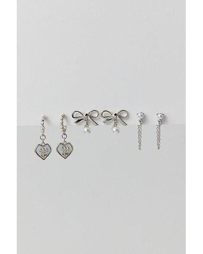 Urban Outfitters Delicate Pearl Heart Post & Hoop Earring Set - Gray