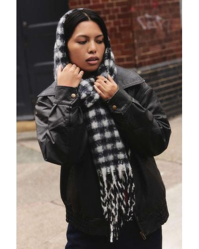 Urban Outfitters Uo Gingham Blanket Scarf - Black