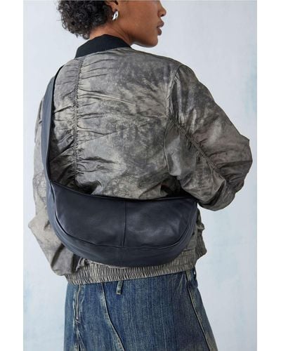 Urban Outfitters Uo - schultertasche aus leder mit zierschnalle - Grau