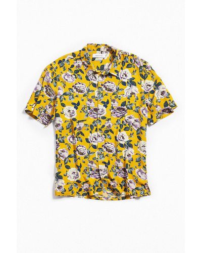 Urban Outfitters Uo Wandering Rose Rayon Short Sleeve Button-down Shirt - Yellow