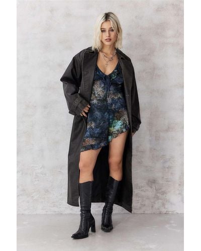 Urban Outfitters Uo - asymmetrischer kurzoverall "marina" aus knitternetzstoff. - Blau