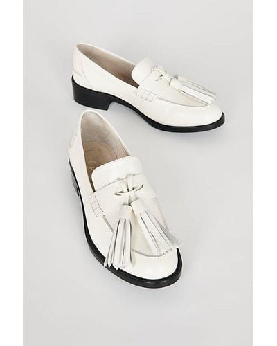 INTENTIONALLY ______ Neighbour Leather Tassel Loafer - White
