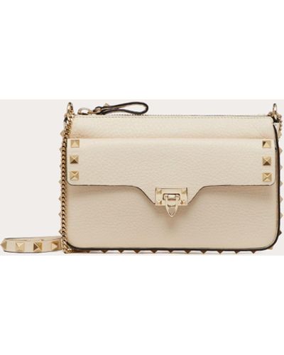 Valentino Garavani Grainy Calfskin Pouch With Rockstud Chain - Natural