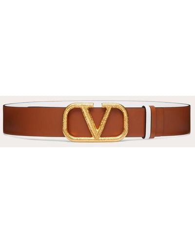 Reversible Vlogo Signature Belt In Grainy Calfskin 40mm for Woman in  Saddle/white
