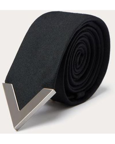 Valentino Garavani Wool And Silk Valentie Tie With Metal V Appliqué - Black