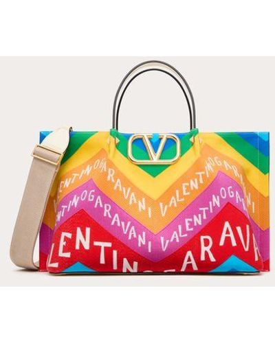 Valentino Garavani Escape Medium Shopping Bag In Canvas With Chevron Print24 - Pink