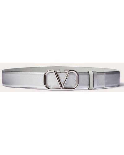 Valentino Garavani CEINTURE RÉVERSIBLE VLOGO SIGNATURE EN CUIR DE VEAU MÉTALLISÉ ET BRILLANT, HAUTEUR : 30 MM - Gris