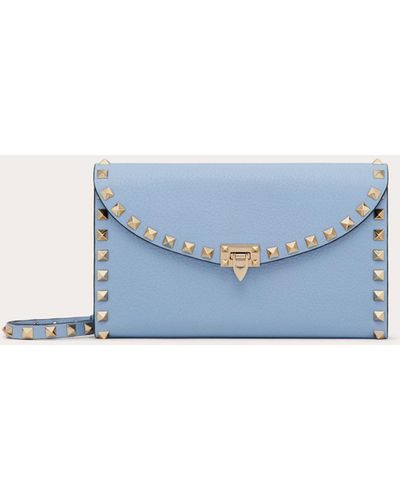 Valentino Garavani Rockstud Wallet With Chain In Grainy Calfskin - Blue