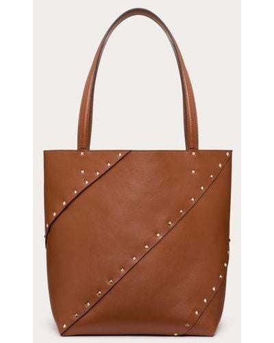 Valentino Garavani Rockstud Wispy Shopping Bag In Calfskin - Brown