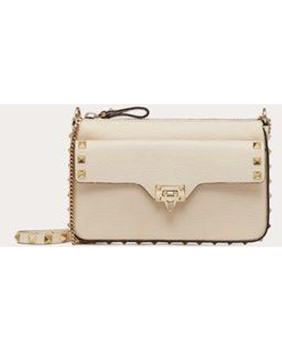 Valentino Garavani POCHETTE EN CUIR DE VEAU GRAINÉ AVEC CHAÎNE ROCKSTUD - Neutre