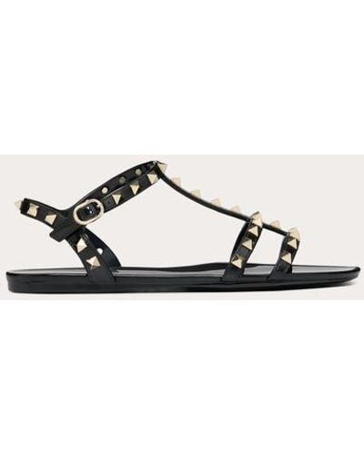 Valentino Garavani FLACHE SANDALEN ROCKSTUD AUS GUMMI - Natur