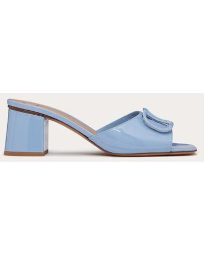 Valentino Garavani SANDALIA SIN TALÓN DE CHAROL CON EL VLOGO SIGNATURE Y TACÓN DE 60 MM - Azul