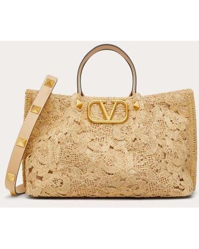 Valentino Garavani Medium Shopping Bag In Lace-effect Raffia - Natural