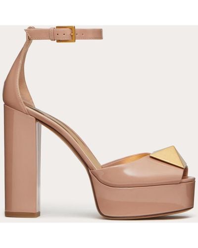 Valentino Garavani Open Toe Pump With One Stud Platform In Patent Leather 120mm - Natural