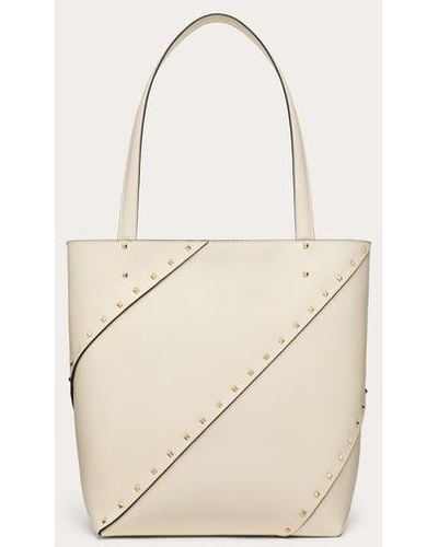 Valentino Garavani Rockstud Wispy Shopping Bag In Calfskin - Natural