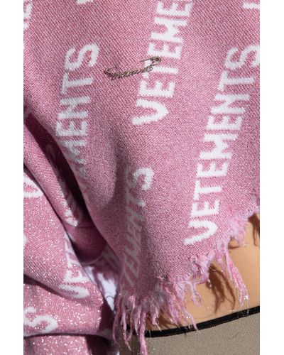 Vetements Brooch With Logo - Pink