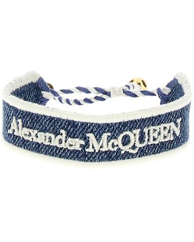 Alexander McQueen Braccialetto con ciondolo teschio ricamato - Blu