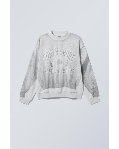 Weekday Kastiges Sweatshirt Mit Grafikprint - Grau