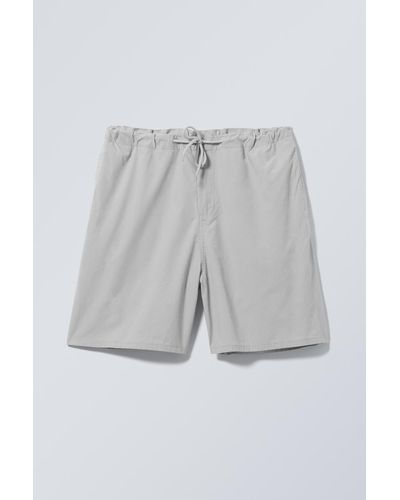 Weekday Lockere Fallschirm-Shorts - Blau