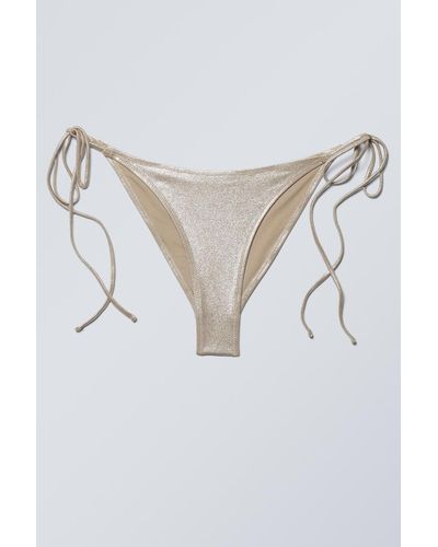 Weekday Riemchen-Bikinihose mit Glitzeroptik - Weiß