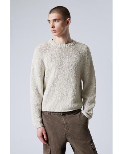 Weekday Kurzer Pullover aus schwerem Strick - Weiß