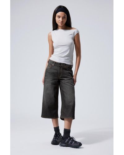 Weekday Weite, lockere Jeans-Shorts mit niedrigem Bund - Grau