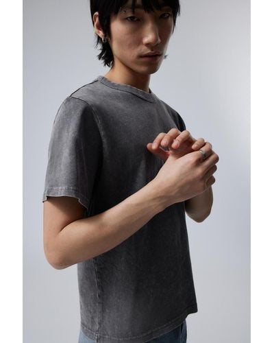 Weekday Kastiges T-Shirt im Washed-Look - Grau
