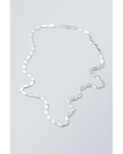 Weekday Flache Halskette - Weiß