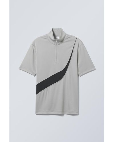 Weekday Poloshirt Mit Halbem Reißverschluss Sergei - Grau